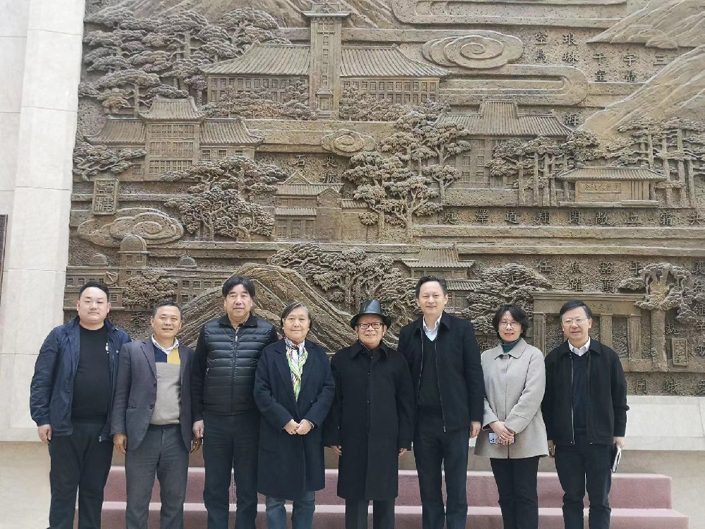 南京大學(xué)副校長(zhǎng)鄒亞軍與思成古建召開南大仙林校區(qū)建設(shè)工作會(huì)合影